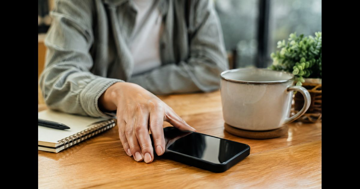 how to stop doomscrolling without deleting social media